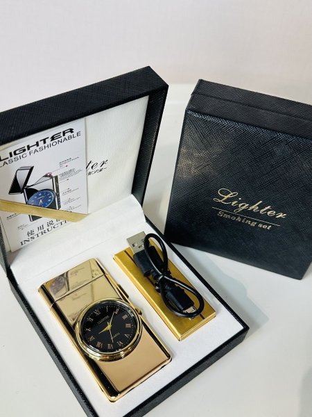 قداحة مع ساعة سادة